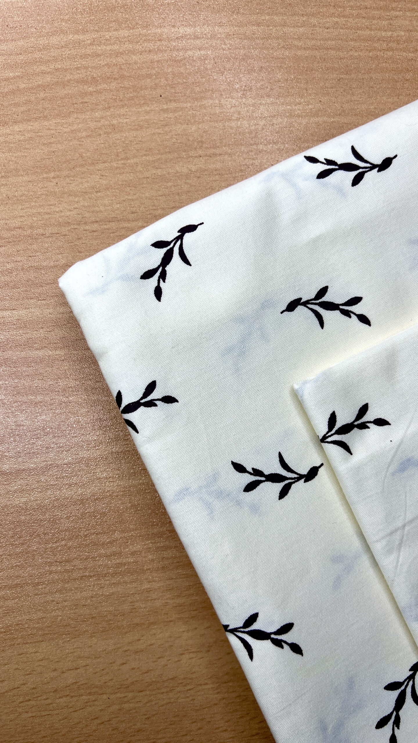 Normal 5x6 Floral Bedsheet in Uganda, Color : Blue with stripes , pure cotton, silk , with Pillow covers, Bedsheets for Hotels in Uganda. Plain Bedsheets Uganda Normal 5x6 Floral Bedsheet in Uganda, Color : Blue with stripes , pure cotton, silk , with Pillow covers, Bedsheets for Hotels in Uganda. Plain Bedsheets Uganda