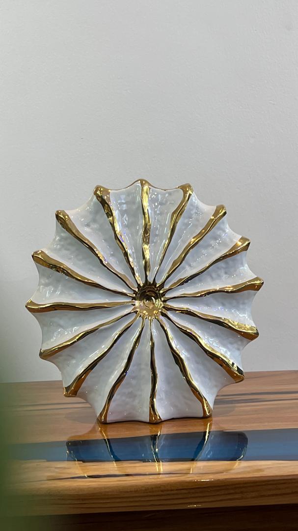 Luxury Flower Vases in Uganda in gold and white Luxury Flower Vases in Uganda in gold and white